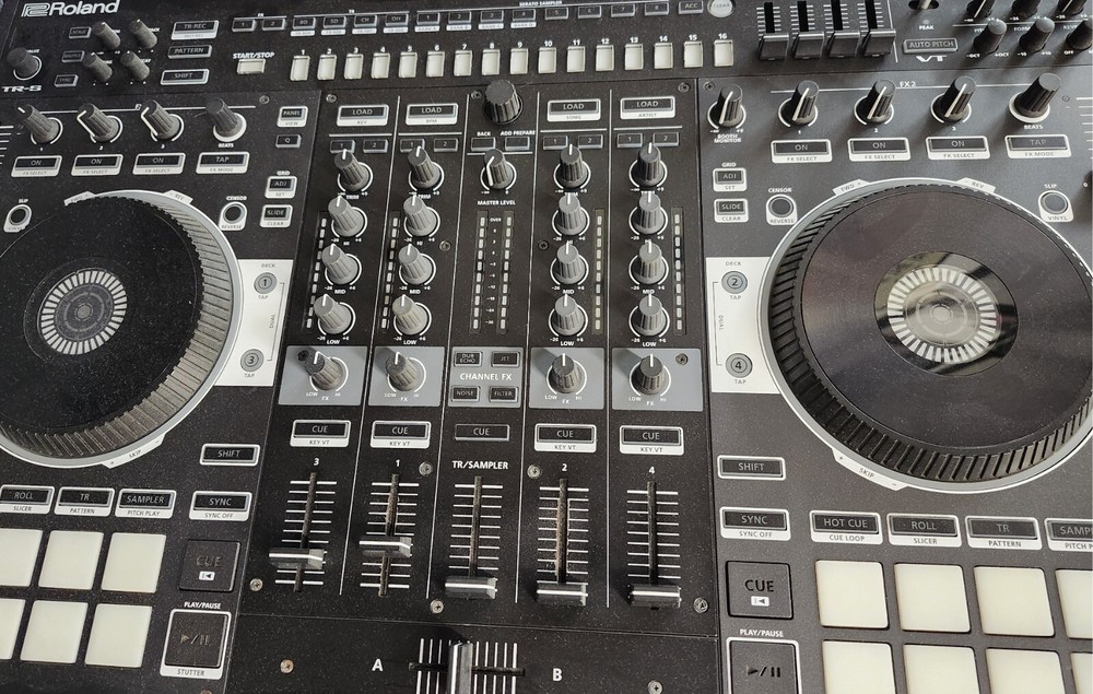 Roland DJ-808 DJ Controller