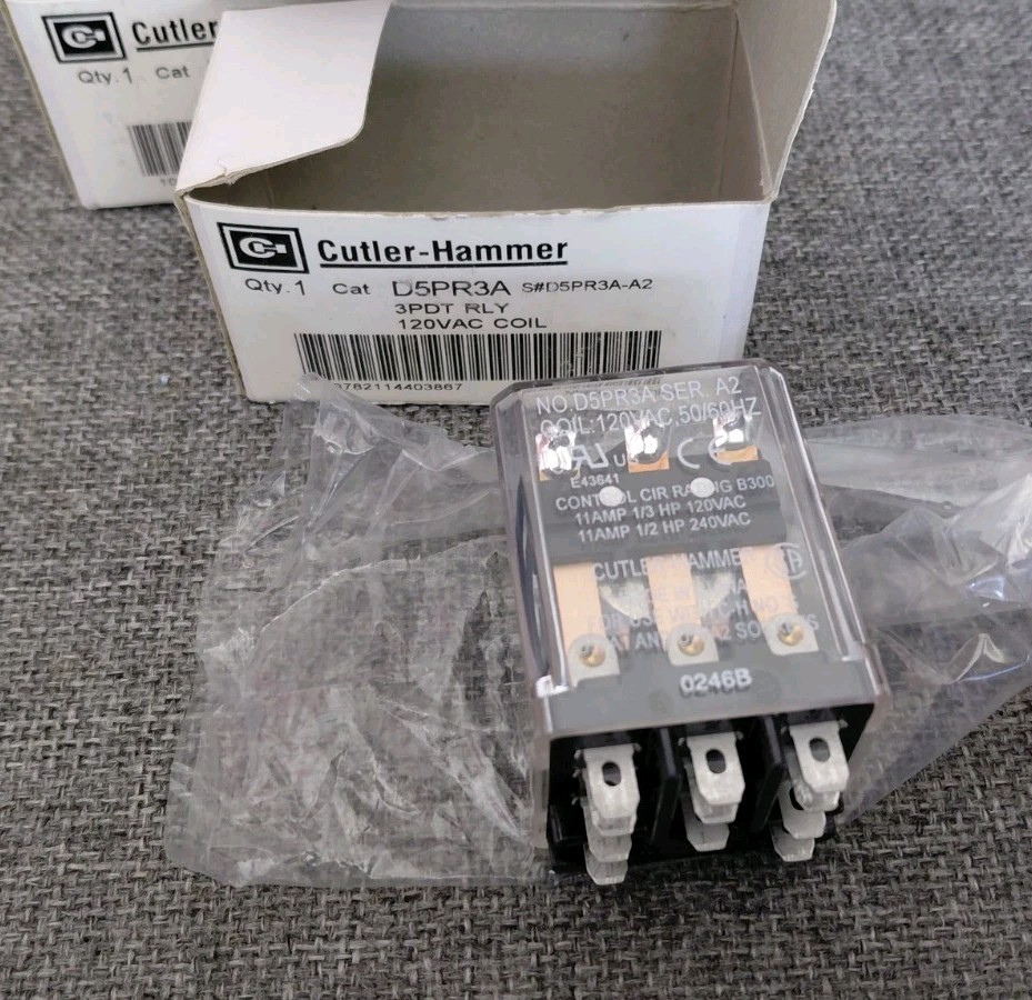 Cutler-Hammer D5PR3A Plug-In Socket Relay 120V