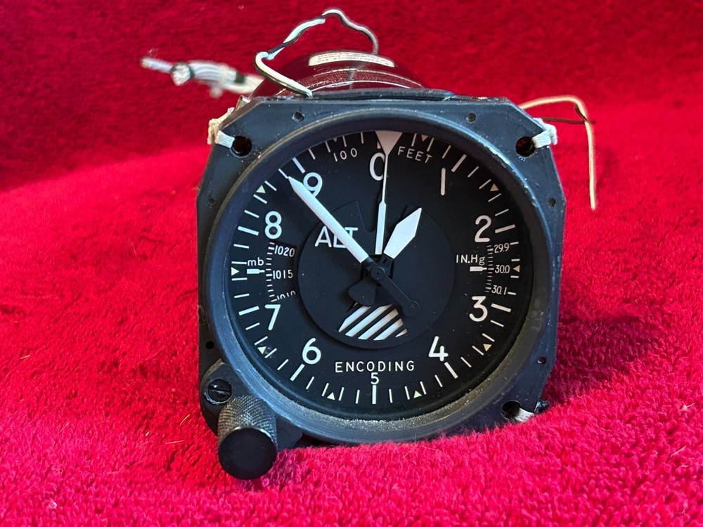 BENDIX/KING KEA 130A ENCODING ALTIMETER P/N 066-03064-0005 WITH CONNECTOR
