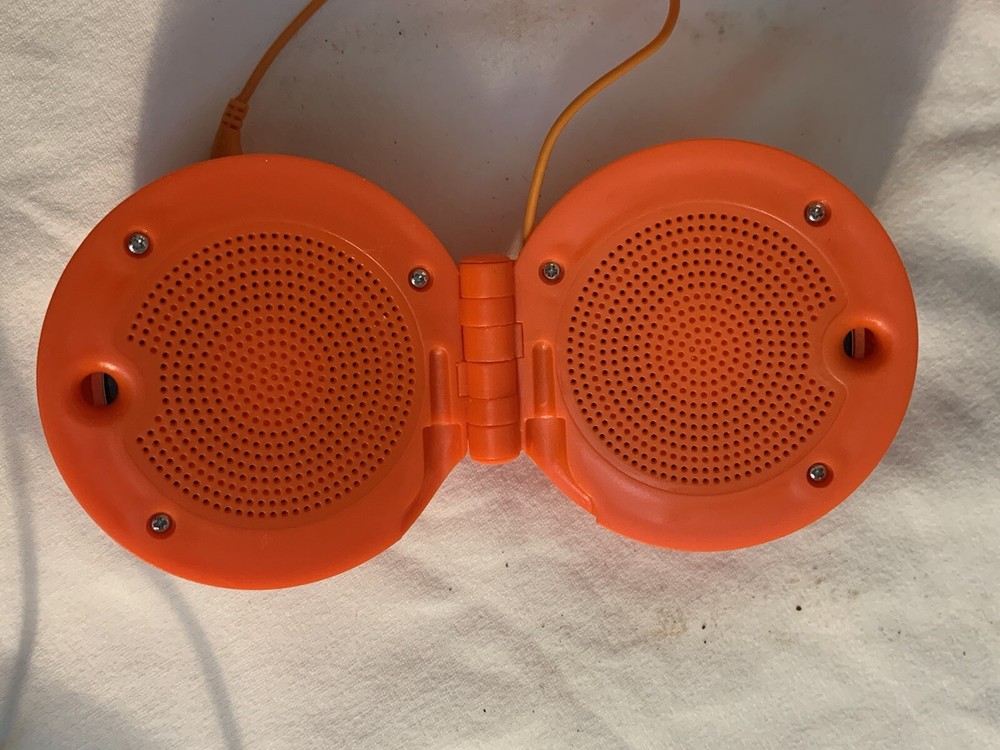 Escada Potable Orange speakers