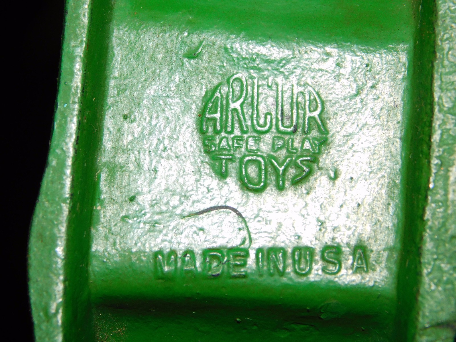 VINTAGE MADE IN USA TOY 5" LONG RUBBER PLASTIC AUBURN FARM WAGON