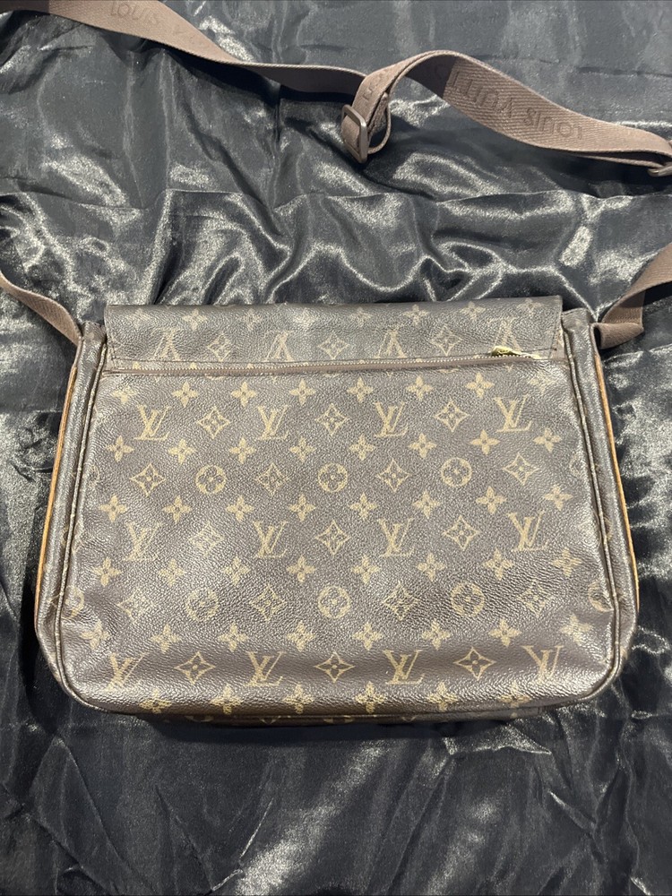 Auth LOUIS VUITTON Messenger MM Beaubourg