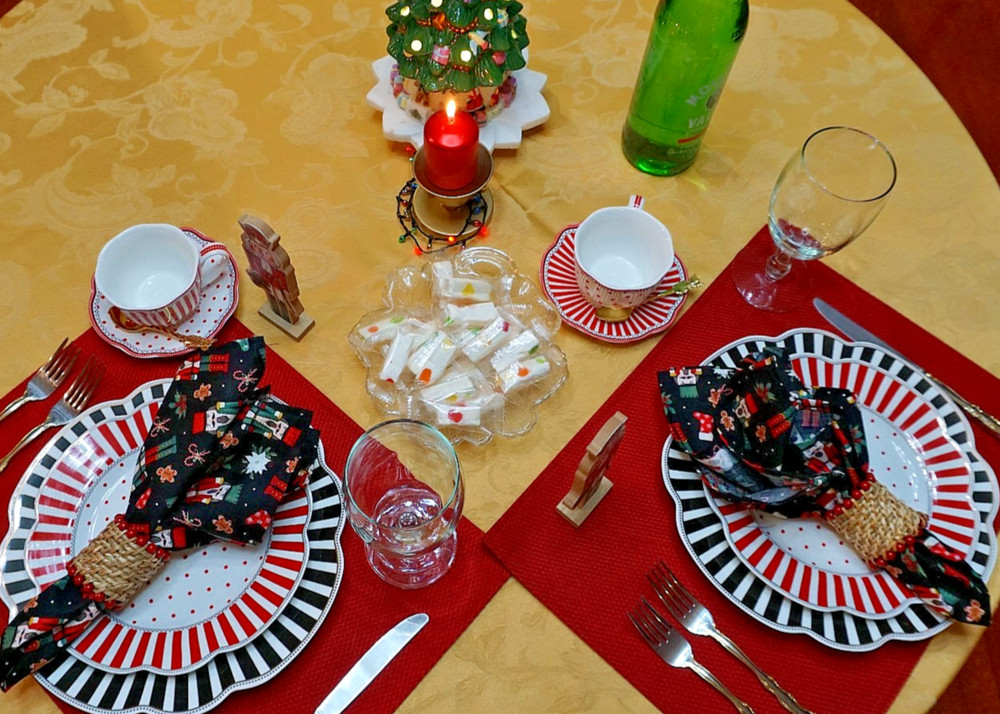 NEW Nutcracker Christmas Ready to Use Tablescape Bundle Kit Service for 2