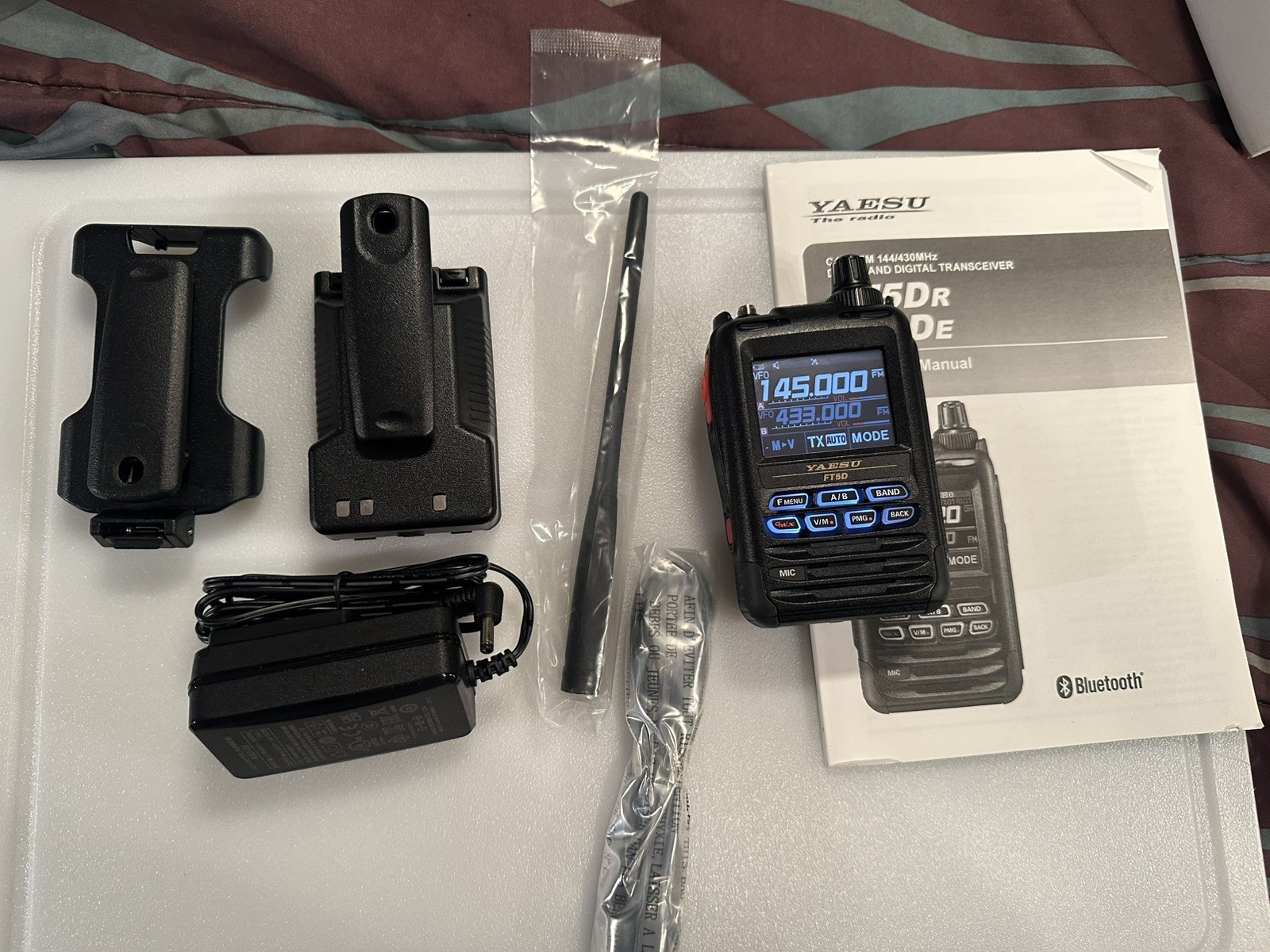 YAESU FT5D 144/430MHz Dual Band Digital Trans. OP Box + Extra Battery, &cradle