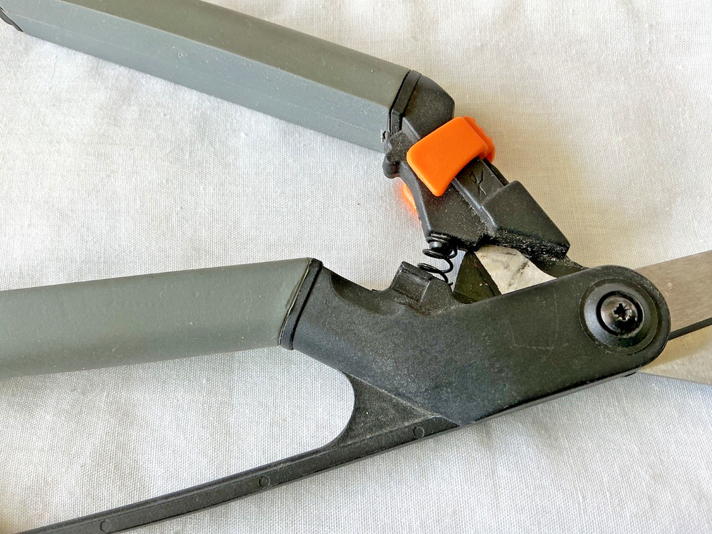 FISKARS Gentle Spring Assist Sewing Scissors Soft Touch Grip Locking Shears