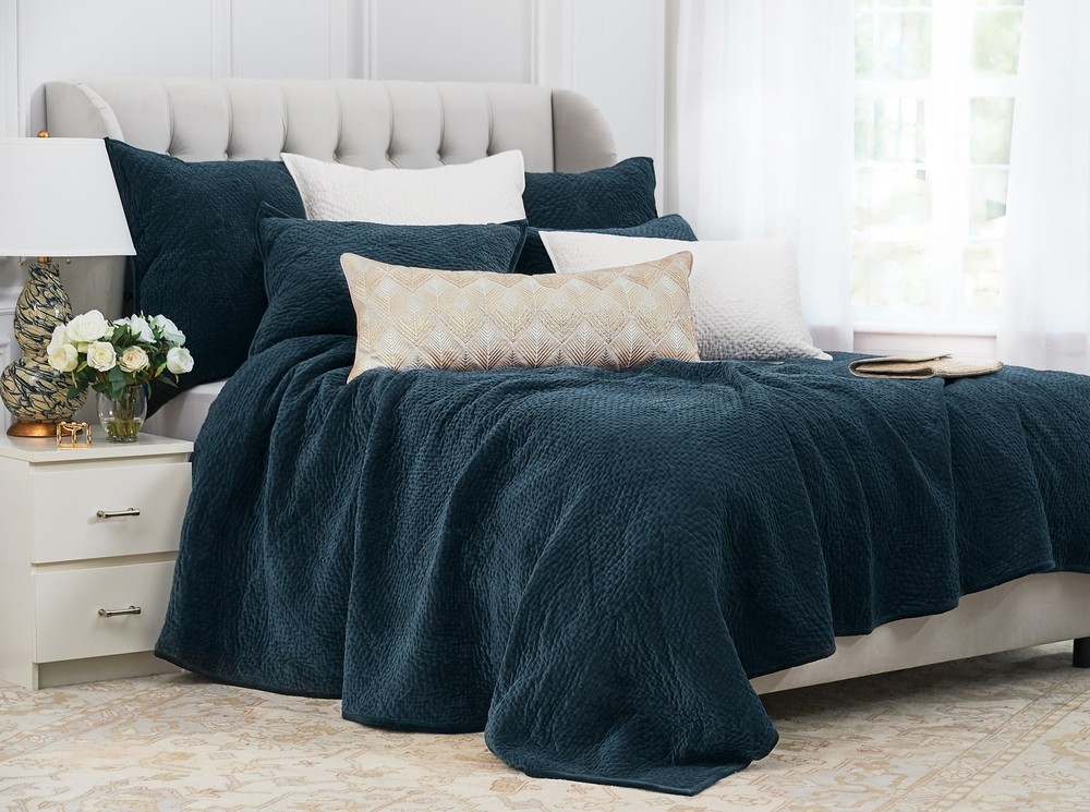 Vela Ink Queen Quilt
