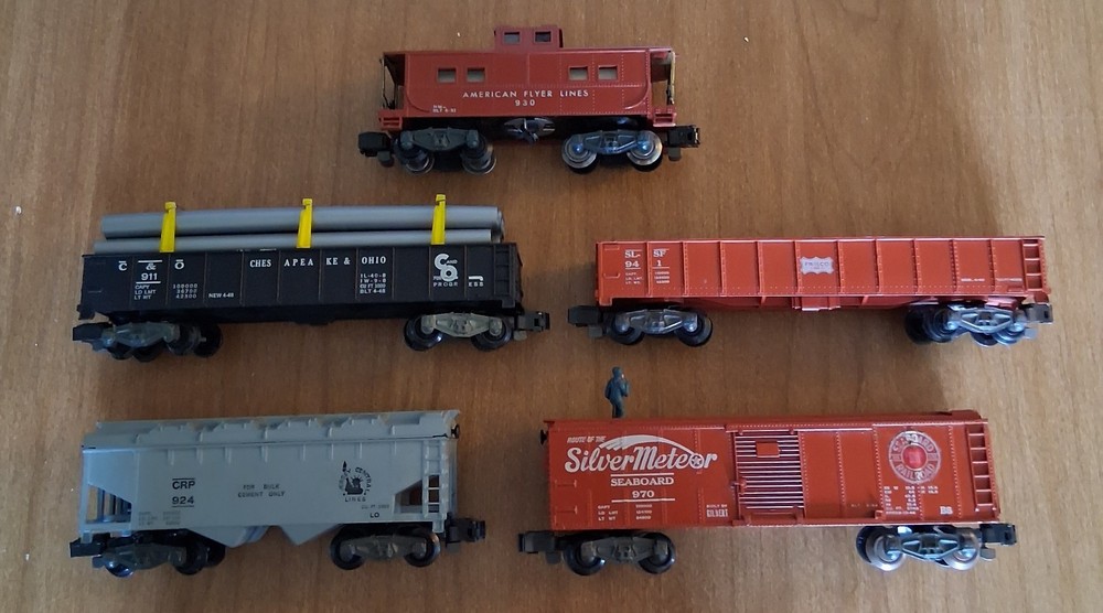 Boxed Am. Flyer Set 20325 with 372 UP