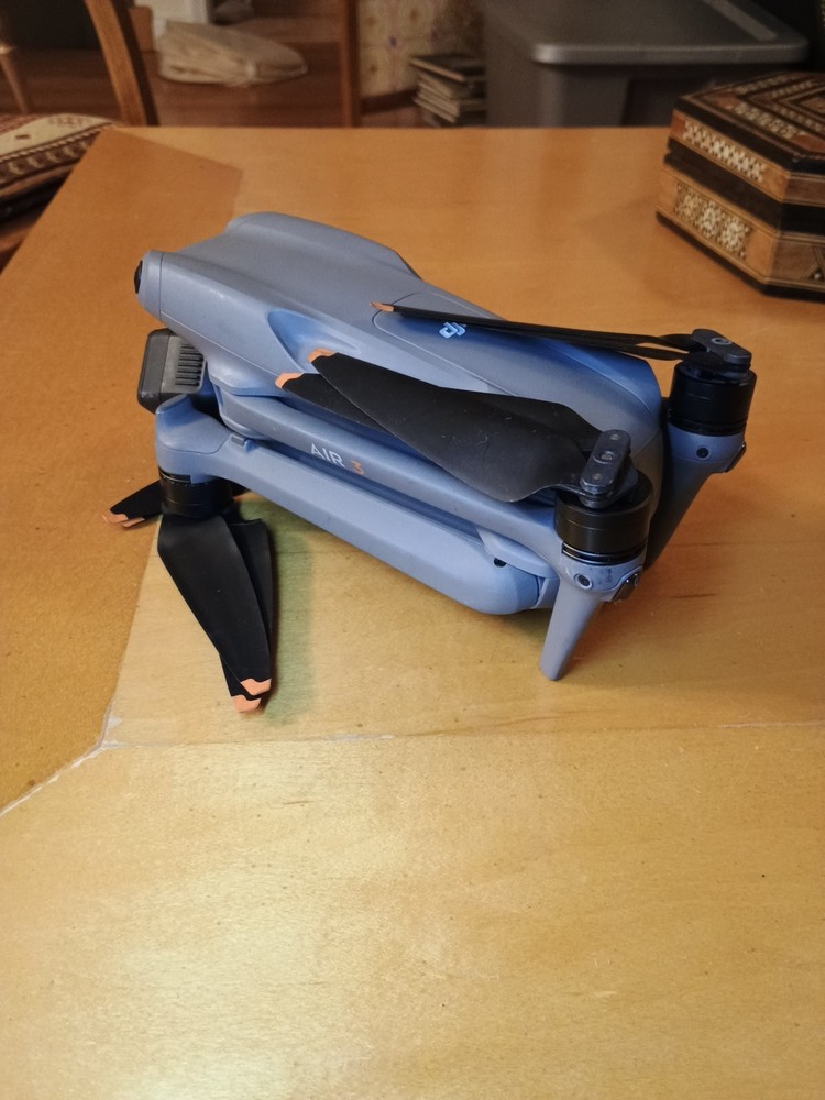 DJI Air 3 Drone Quadcopter Aircraft non Functioning Store Display Unit