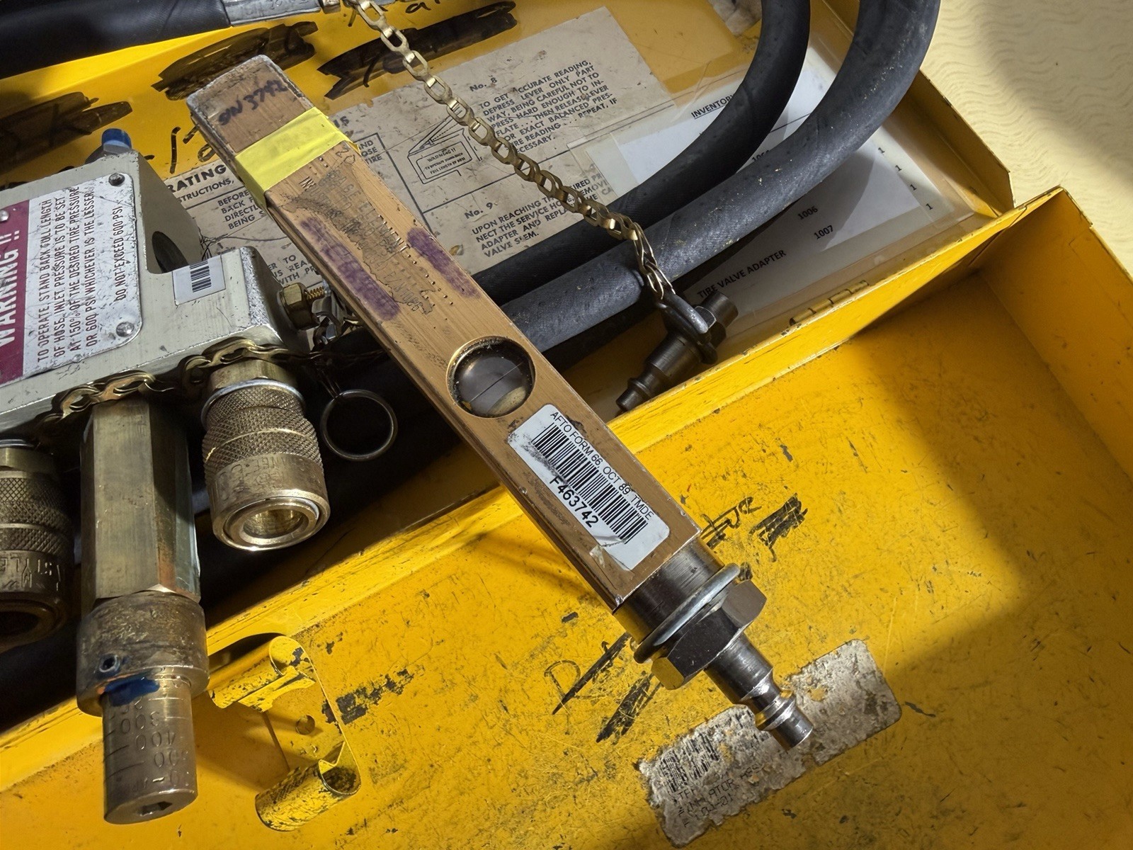 Milton 1065 Inflator Kit Military M85352/1 81349 aviation pressure gauge