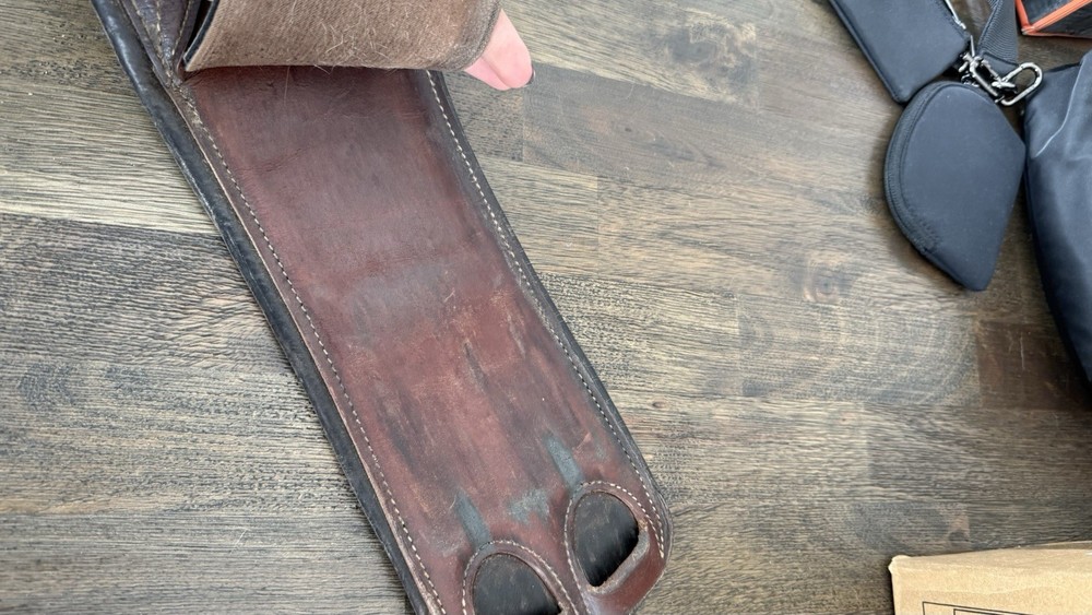 Devoucoux Brown Short Girth Size 28