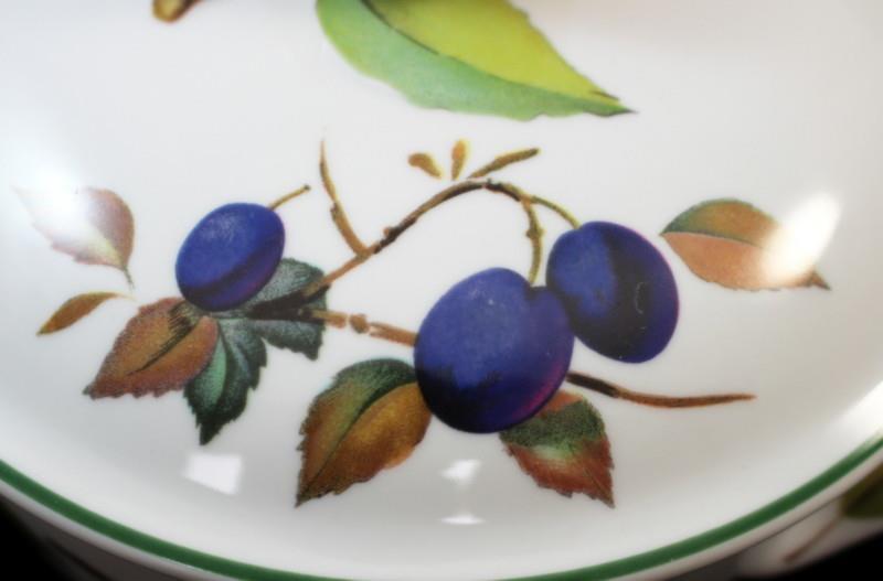 Royal Worcester Evesham Vale One Quart Round Covered Casserole