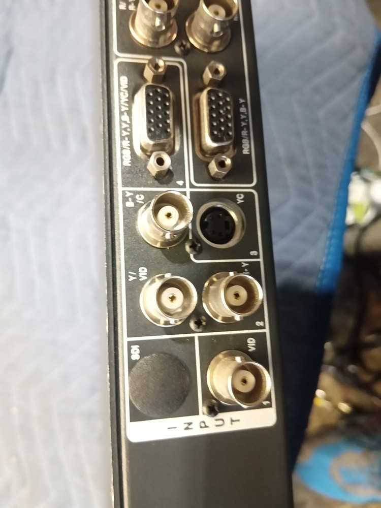 Extron DVS 304 Configurable System Switcher 33-810-01 Rev. F