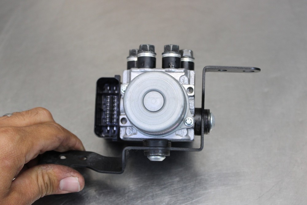 24-26 KAWASAKI Z500 ABS ABS PUMP UNIT MODULE