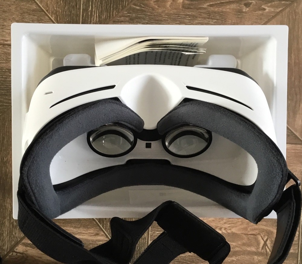 Samsung Gear VR Virtual Reality Headset Oculus Compatible Gaming Device——-22
