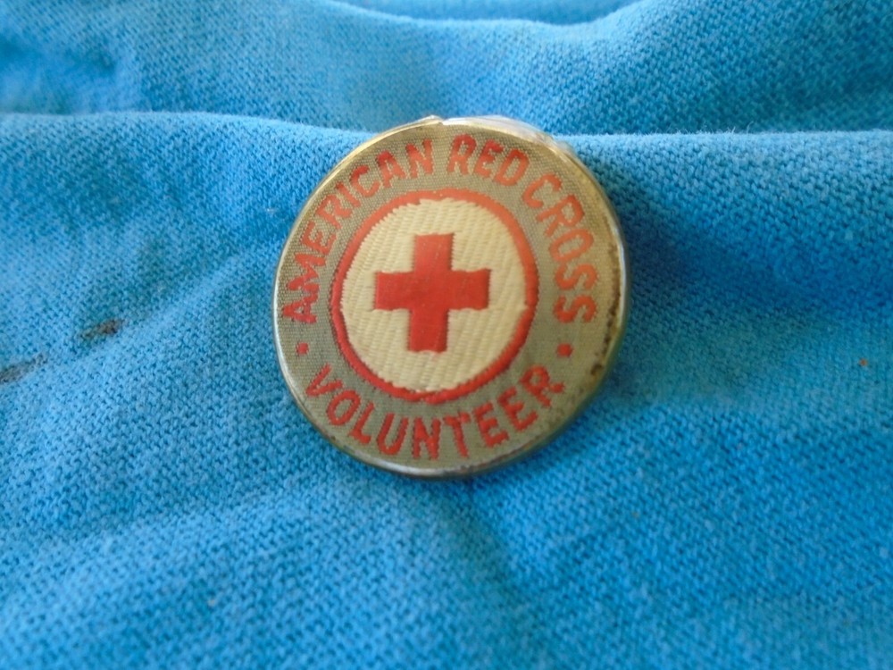 Red Cross Volunteer pin back button