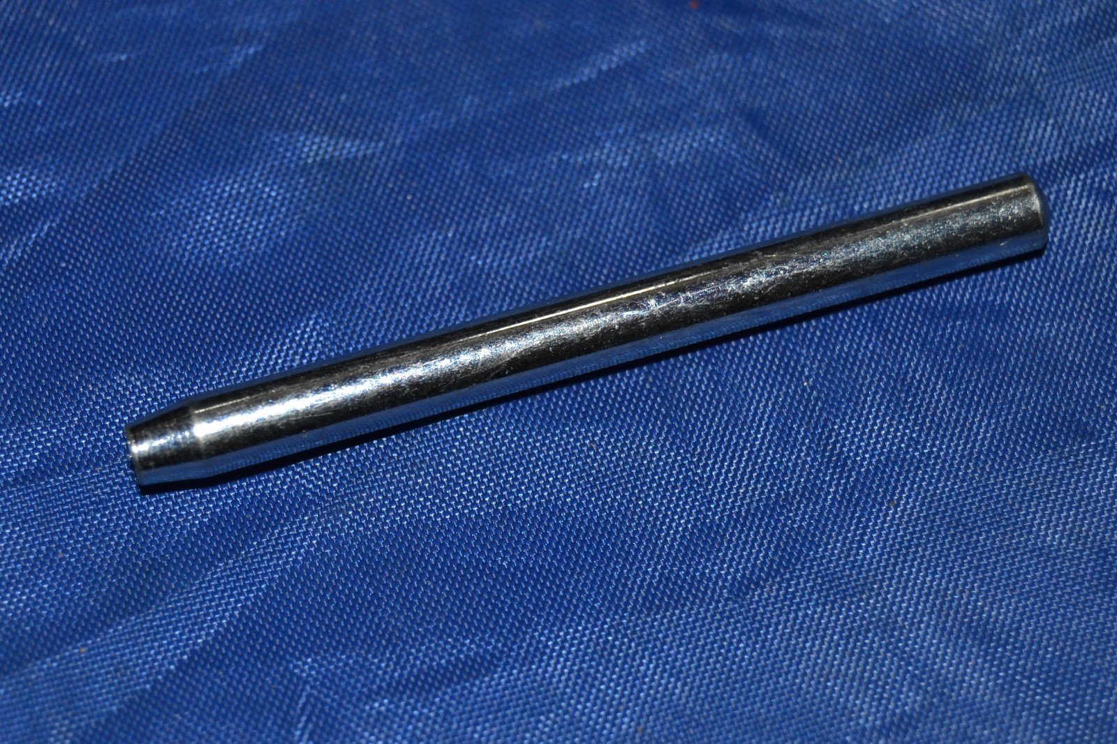 SPOOL PIN Singer 15-30, 15 class, 115,27,66,99,127,128,201,206,206K,306,319- new