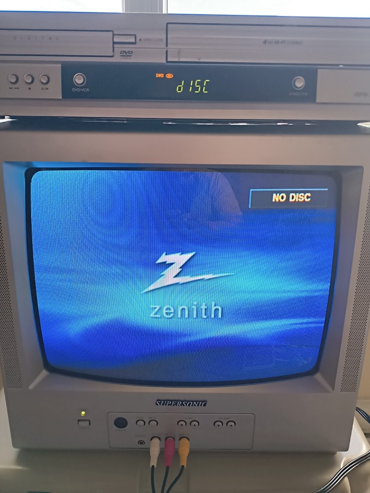 ZENITH XBV443 DVD/VCR Combo Player