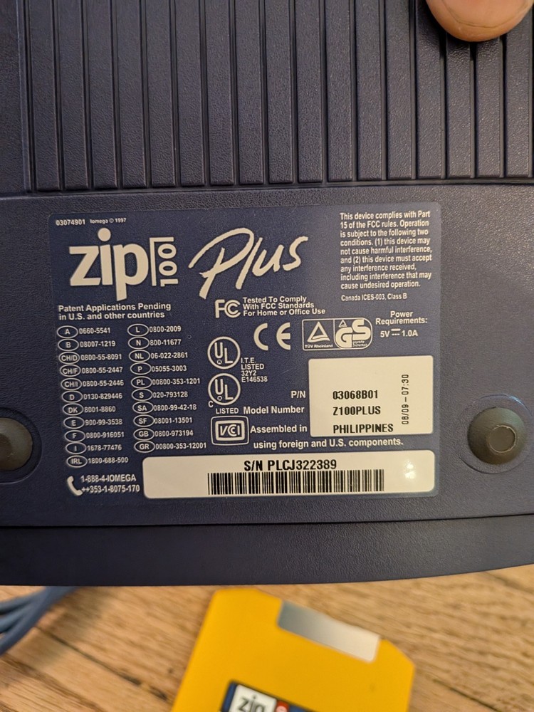 Iomega SCSI / Parallel ZIP 100 Plus Zip Drive with Accesories