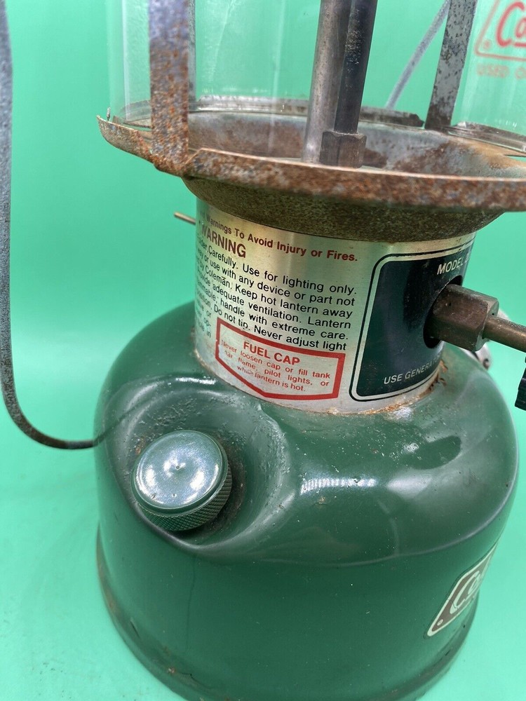 Vintage Coleman Dated 5/82 Double Mantle Lantern Model 220K