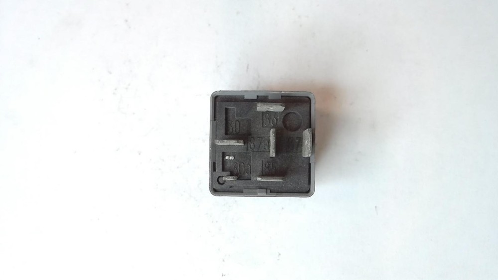 VOLKSWAGUEN & AUDI 191927841 RELAY MODULE #79 INSIDE