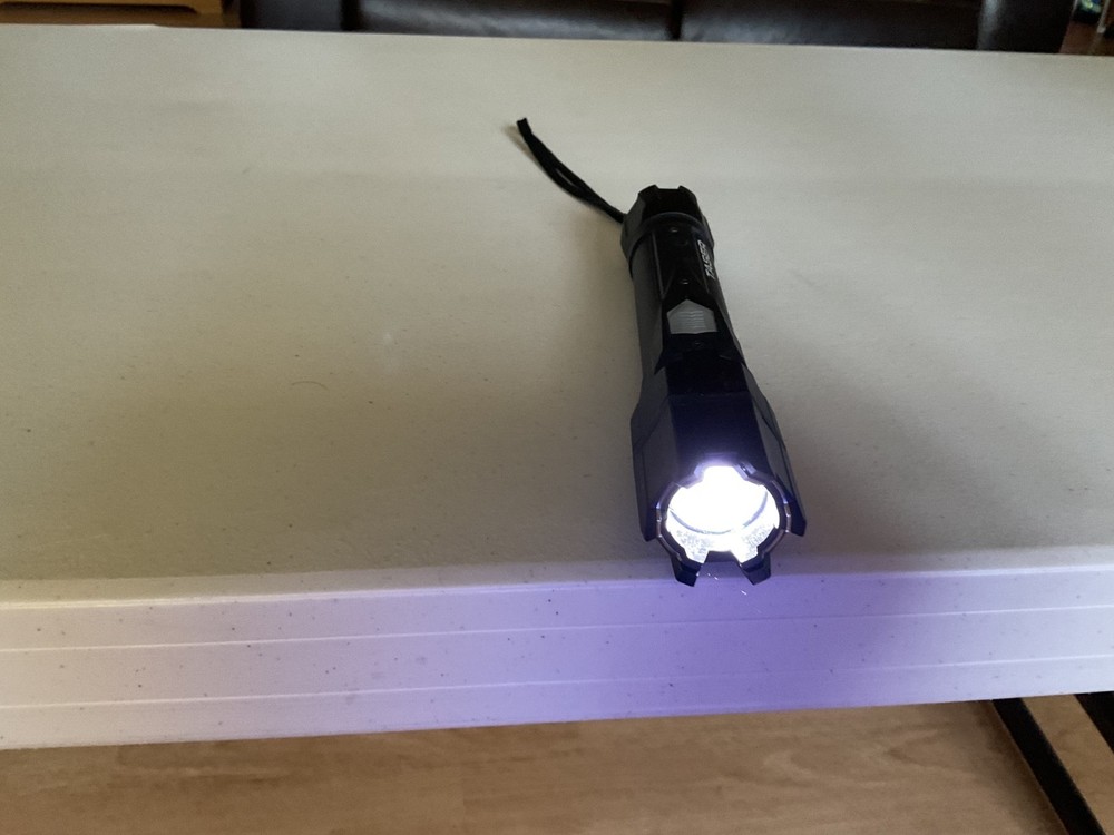 stun gun with IED flash light excellent condition