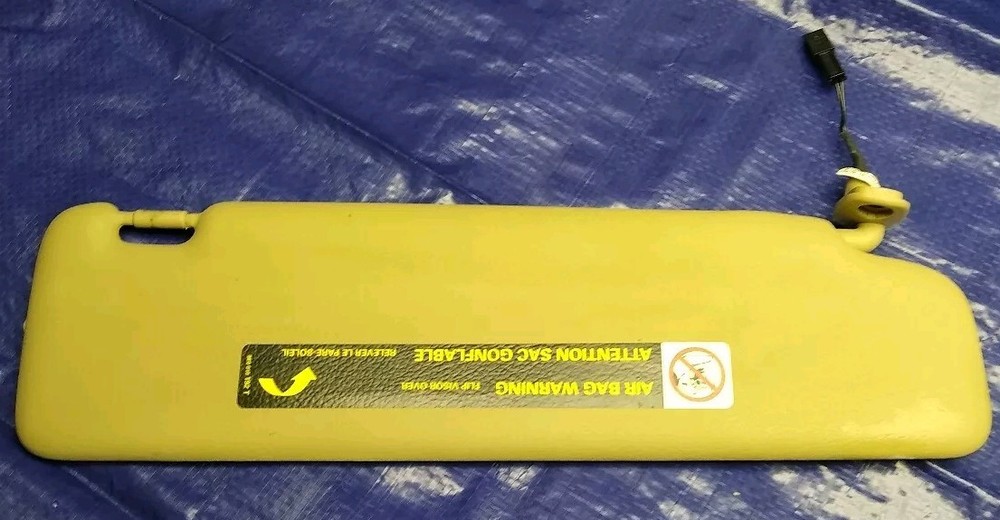 2007 AUDI A4 CONVERITIBLE RIGHT SUN VISOR
