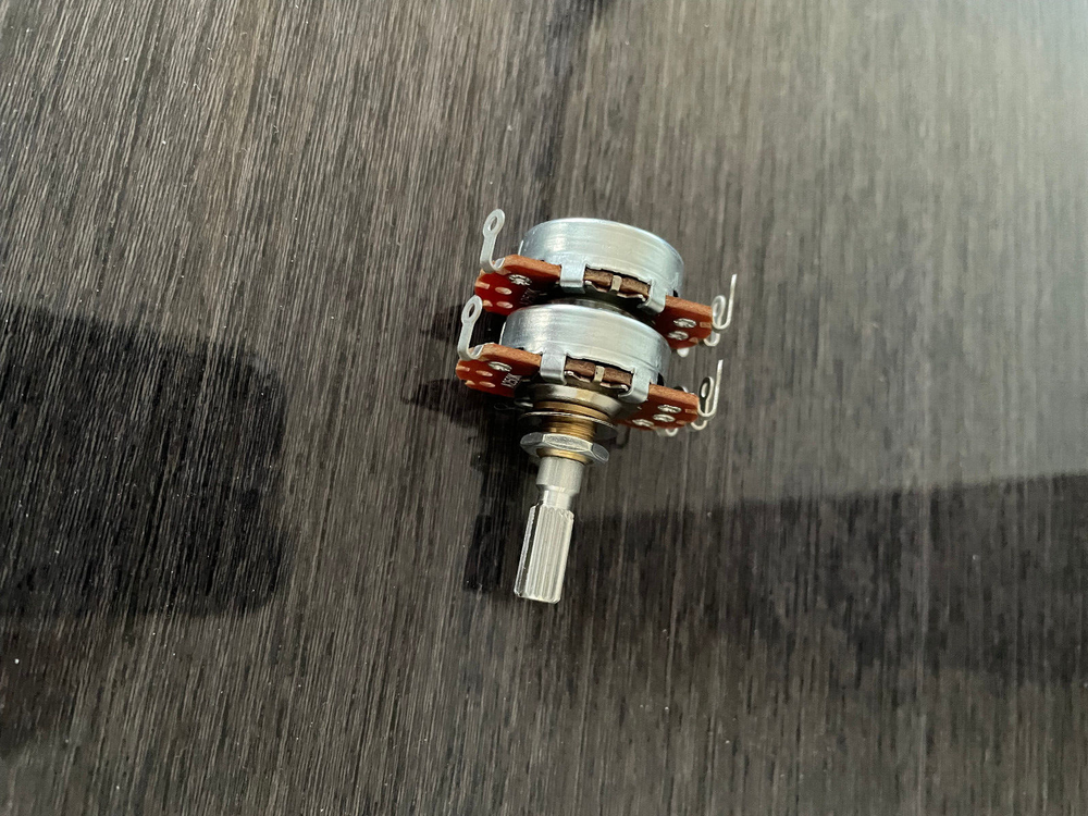 Vintage Accuphase E202 / C200 amplifier volume pot.