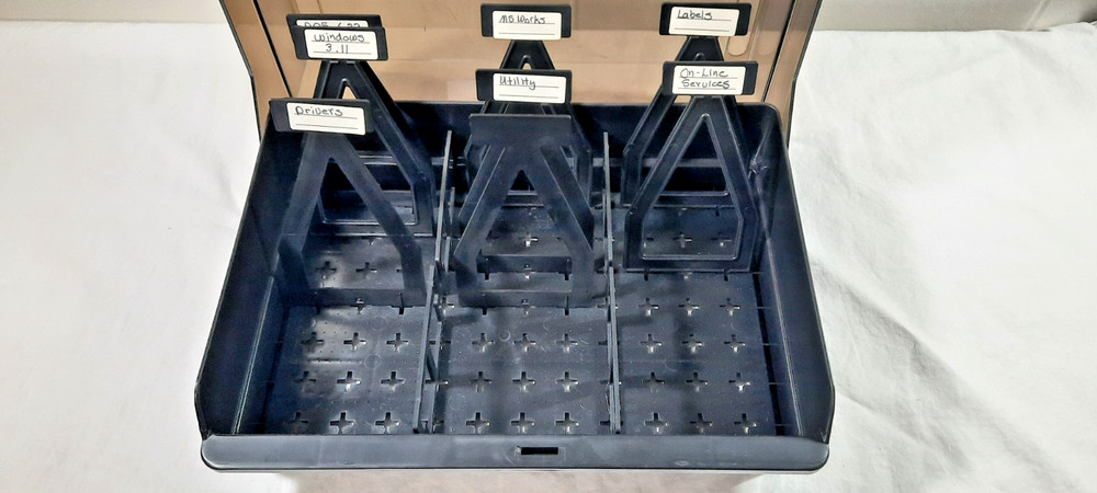 Flip N File 5.25" & 3.5" Floppy Disk Locking Plastic Storage Organizer Dividers