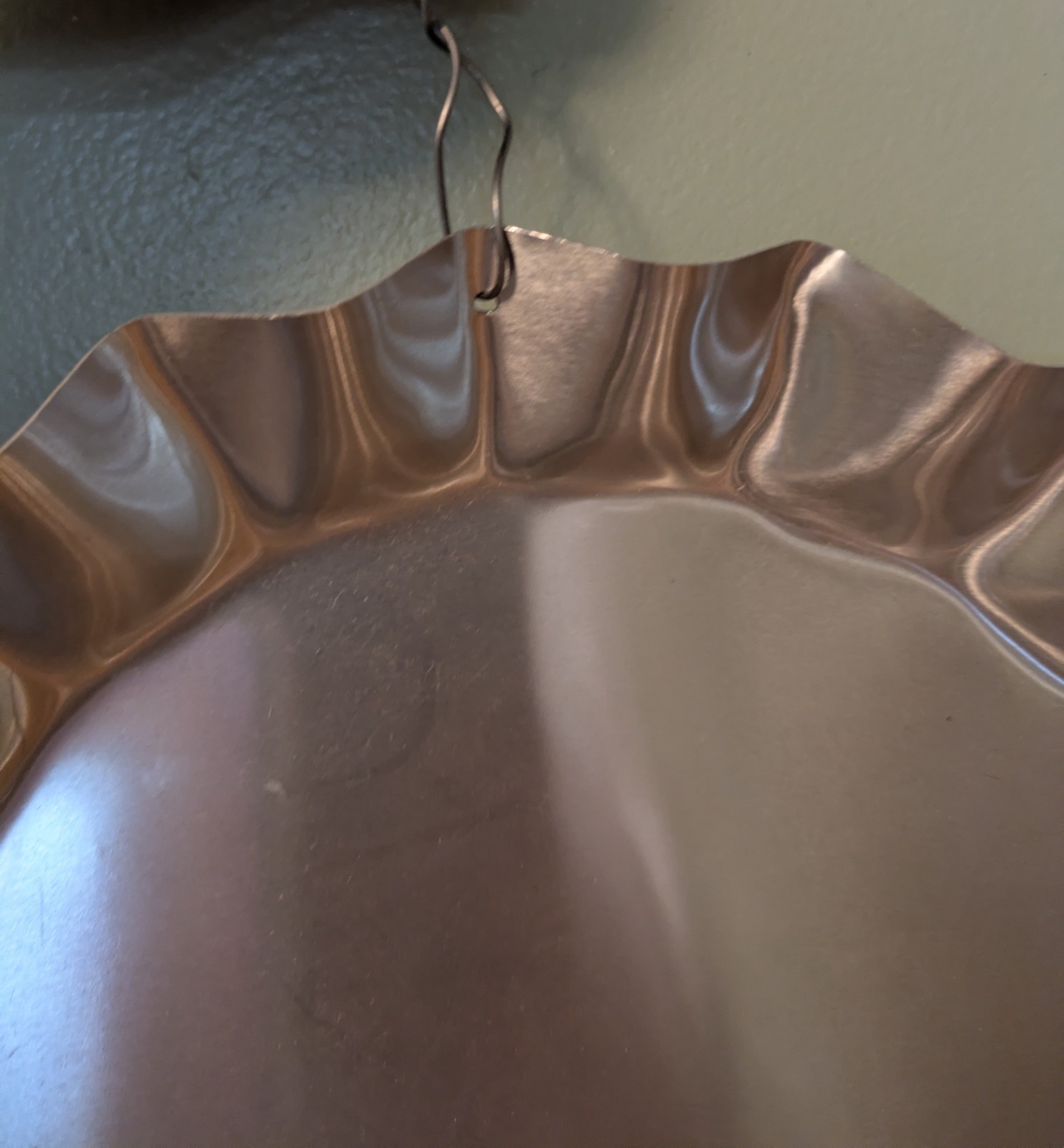 Decorative 3D bottle cap-shaped metal sign featuring the vintage Pepsi-Cola logo