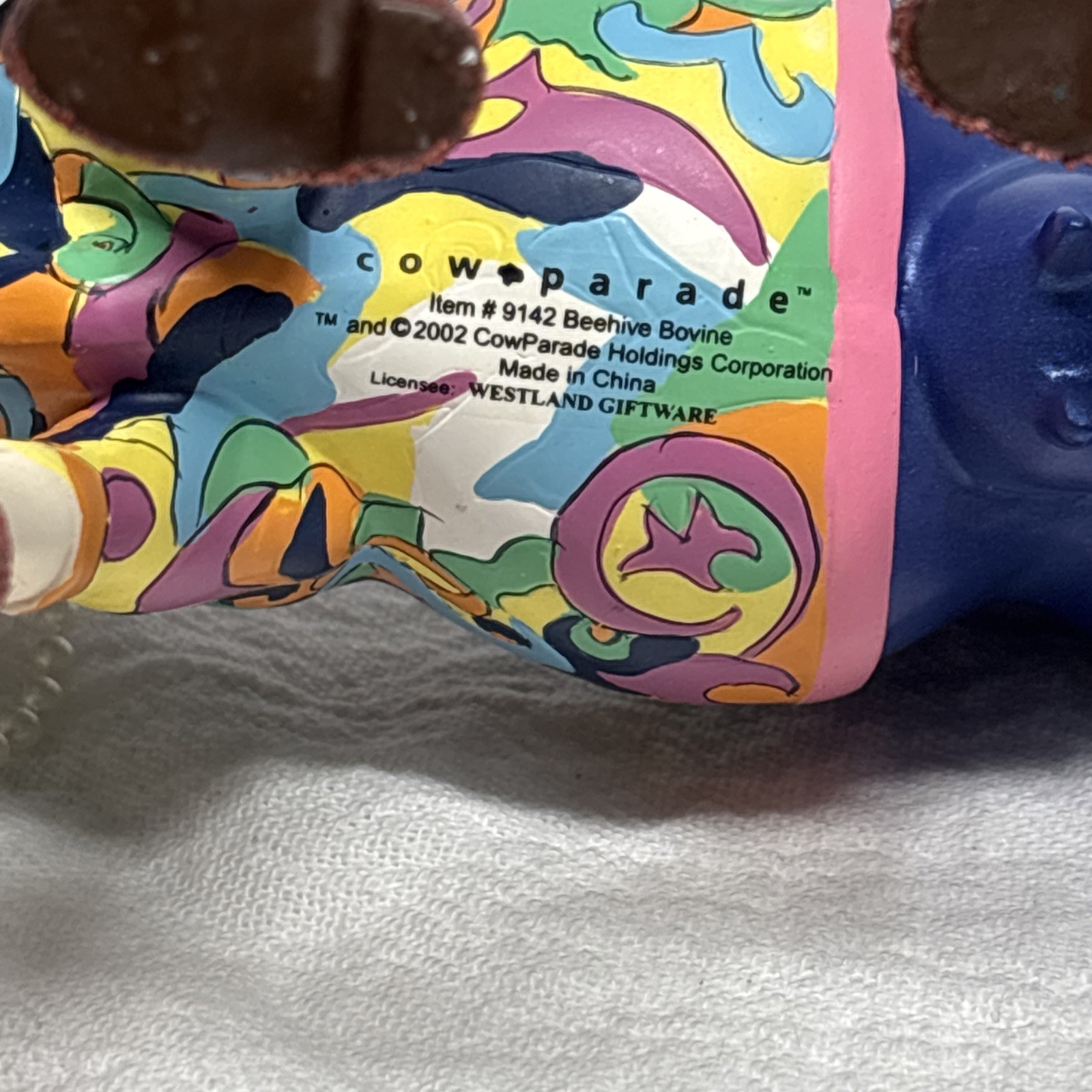 Cow Parade Beehive Bovine 2002 Retired VINTAGE-READ DESCRIPTION