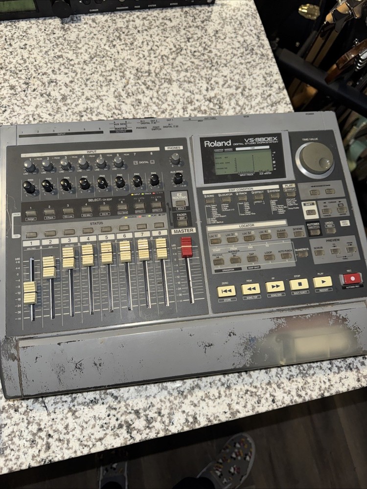 Roland VS-880EX Digital Studio Workstation  powers on