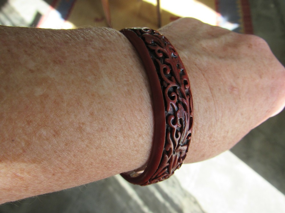 Cinnamon Red Carved Lucite Bangle