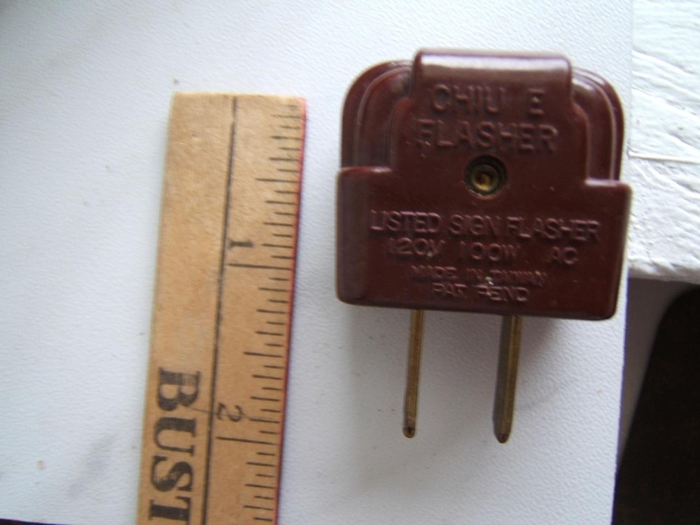 VINTAGE CHIU E BAKELITE FLASHER PLUG ADAPTER
