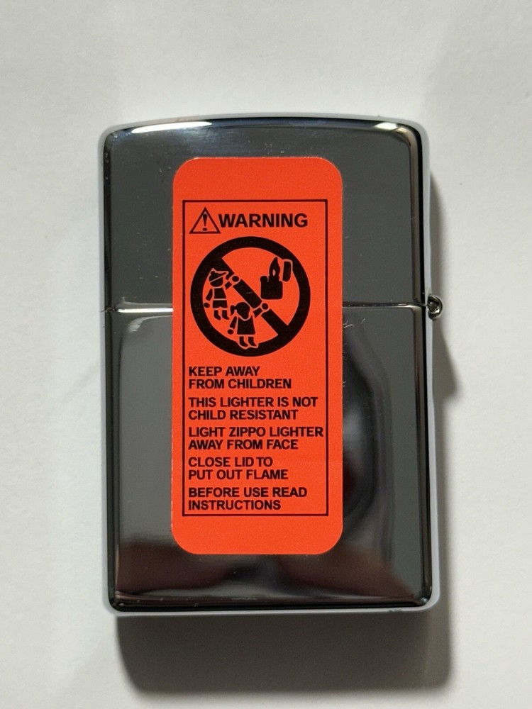 ZIPPO Santa’s Chocolate Shoppe LIGHTER