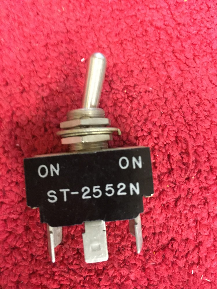 ST2552N ON-ON DPDT  TOGGLE SWITCH NOS