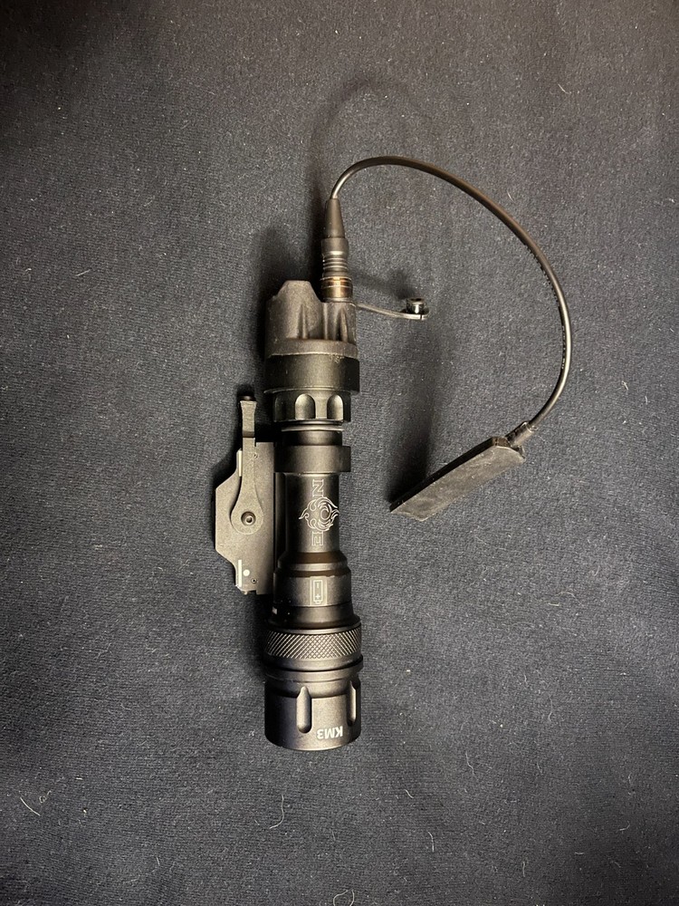 Night Evolution M952V Tactical Light Airsoft (Black) READ DESCRIPTION