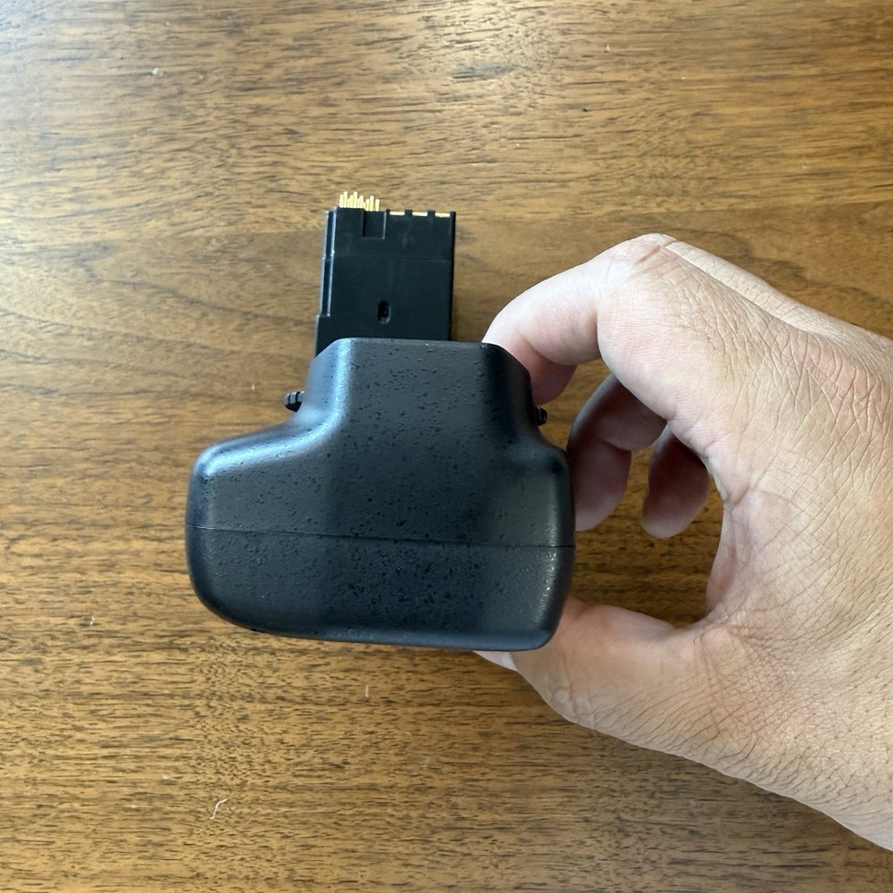 Generic Vertical Battery Grip BG-2C for Nikon D80/D90 Untested