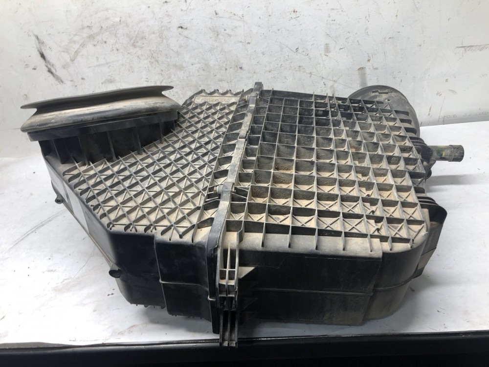 Peterbilt 579 Air Cleaner - Used