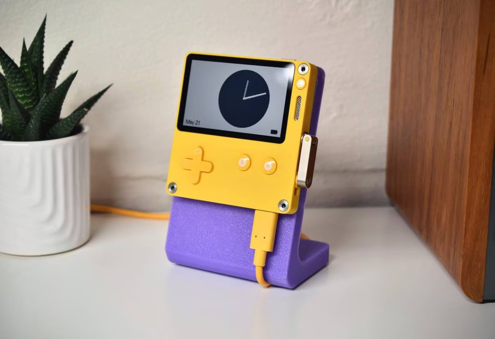 Playdate Magnetic Dock Stand - 3D Printed