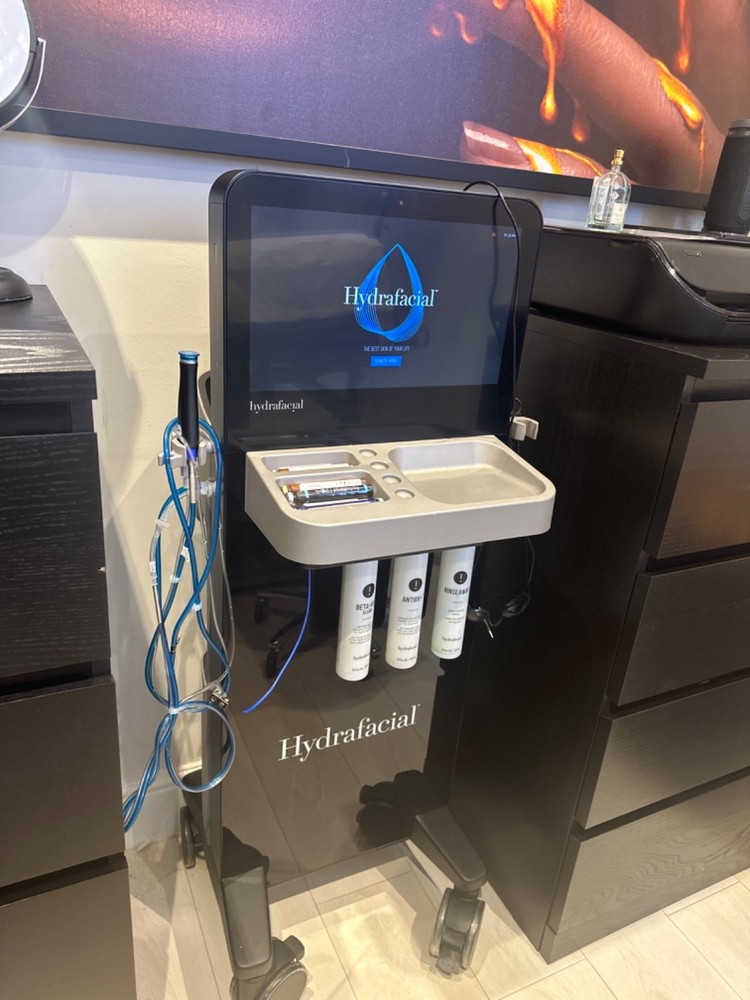 Genuine hydrafacial syndeo machine
