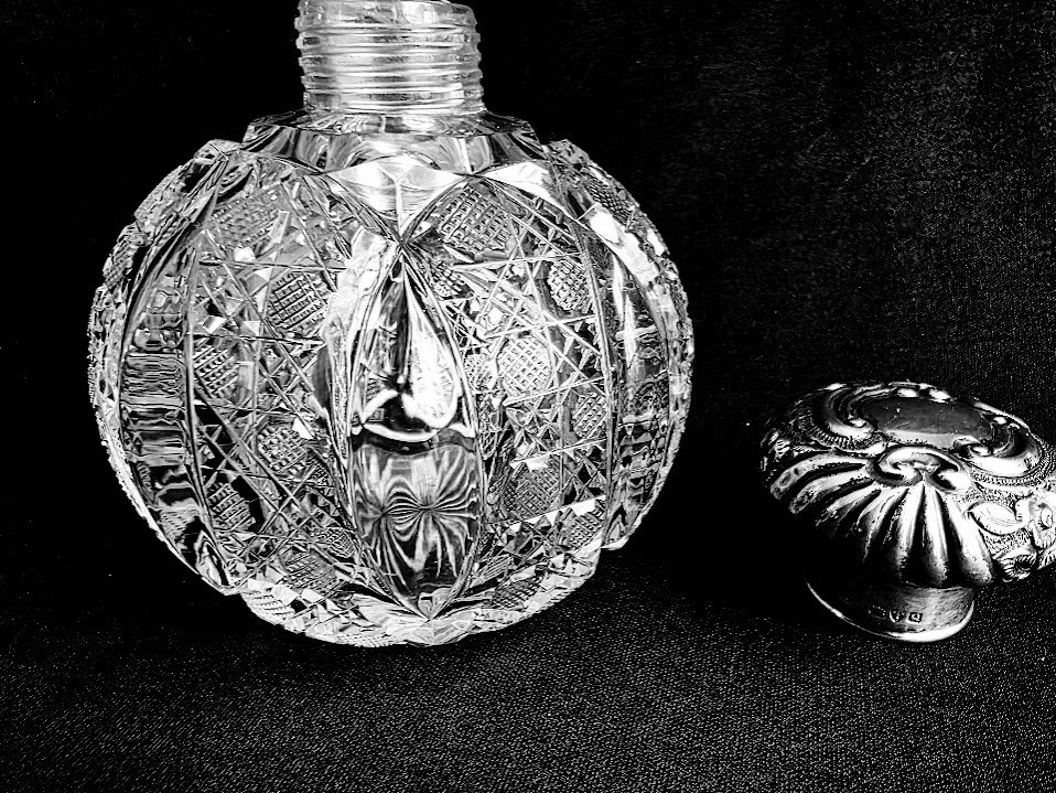 Fine Large Sterling Silver Topped Perfume Bottle Eyewinker Chester England 1899