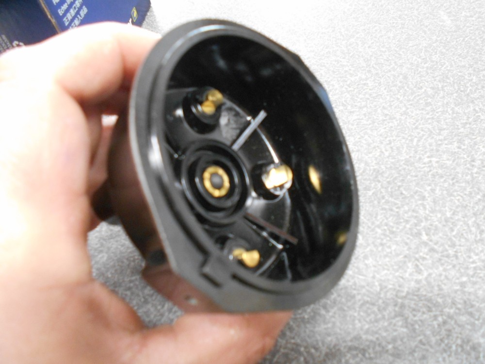 Standard DR405 Distributor Cap with Brass terminals, NOS!