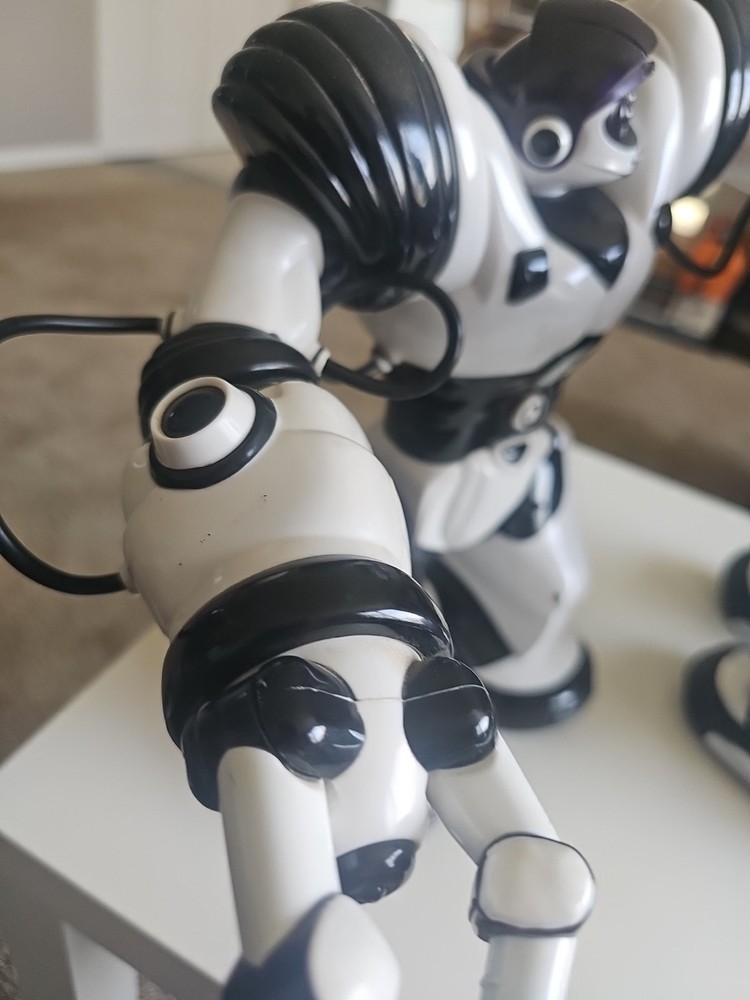 2 VINTAGE WOWWEE WHITE & BLACK ROBOSAPIEN ROBOT 2004 Untested Read