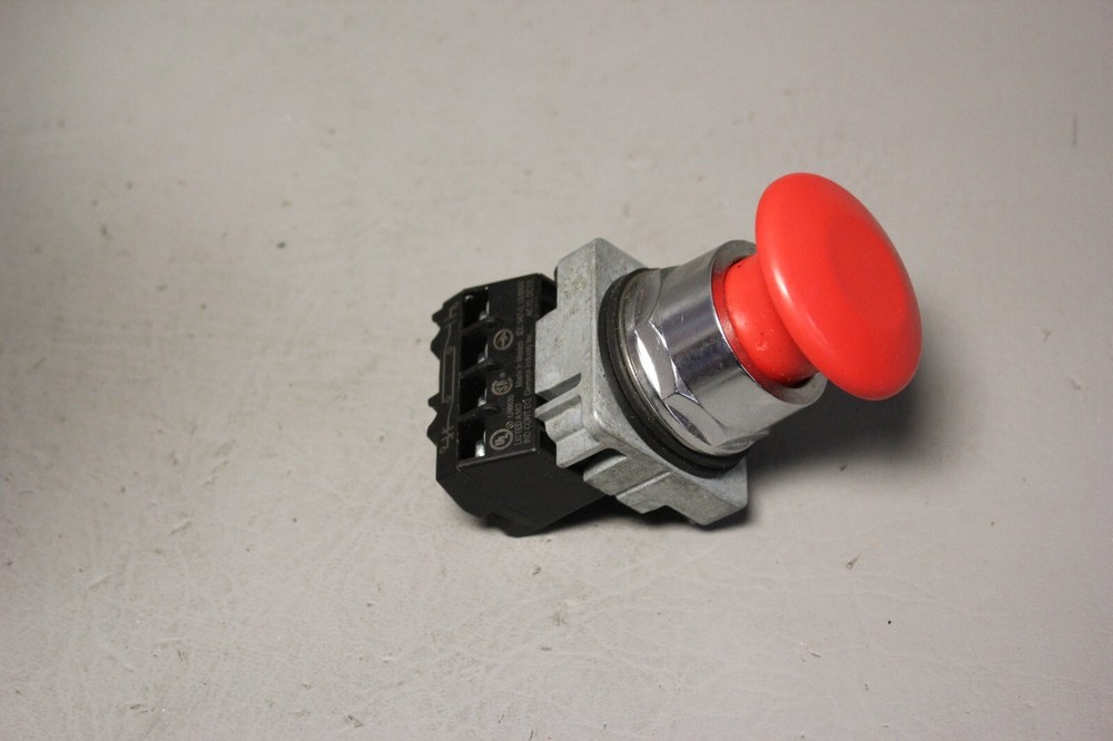 UNUSED SIEMENS EMERGENCY STOP PUSHBUTTON 52PP2W2A