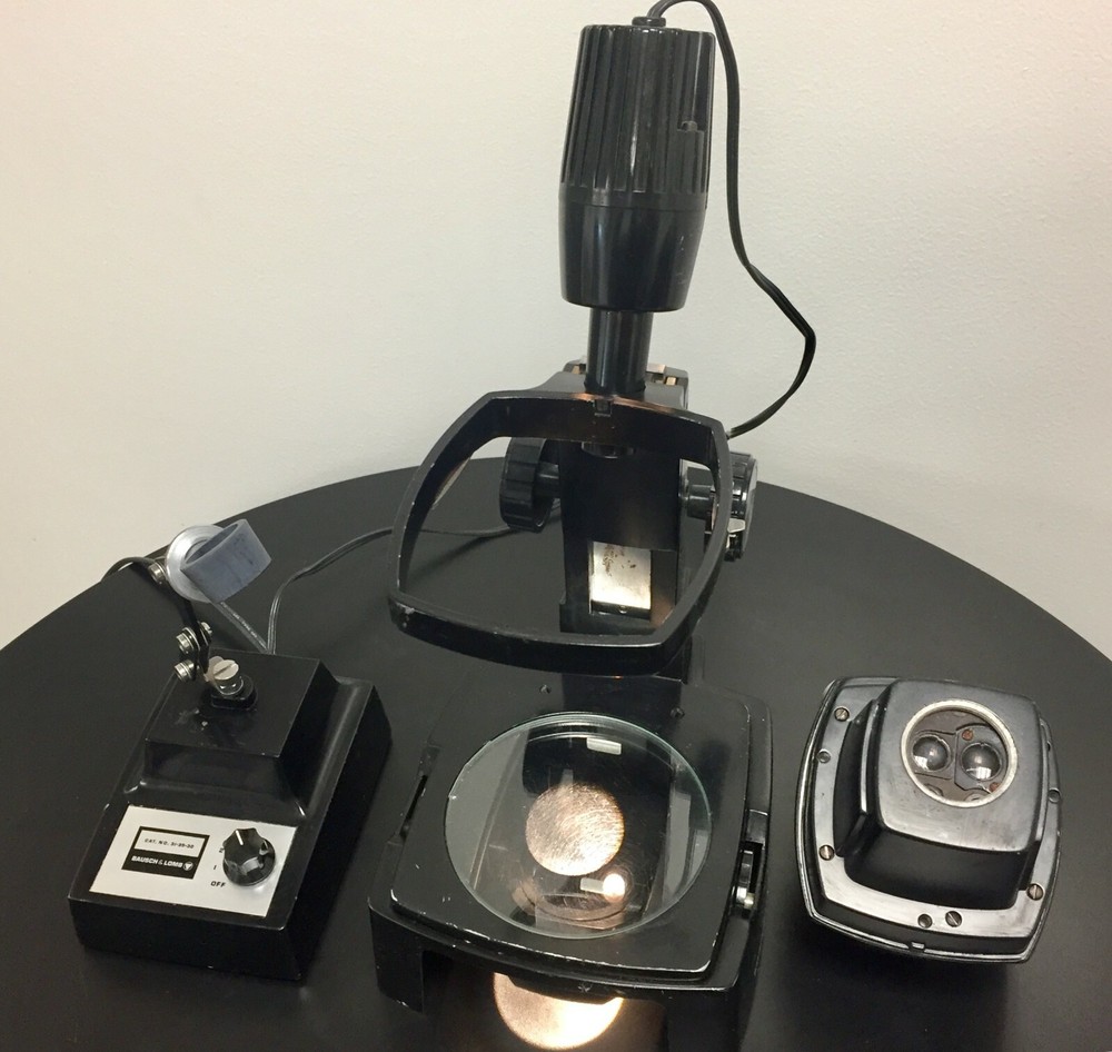 Bausch & Lomb StereoZoom 4 0.7x-3x Microscope w/ B & L Light Source