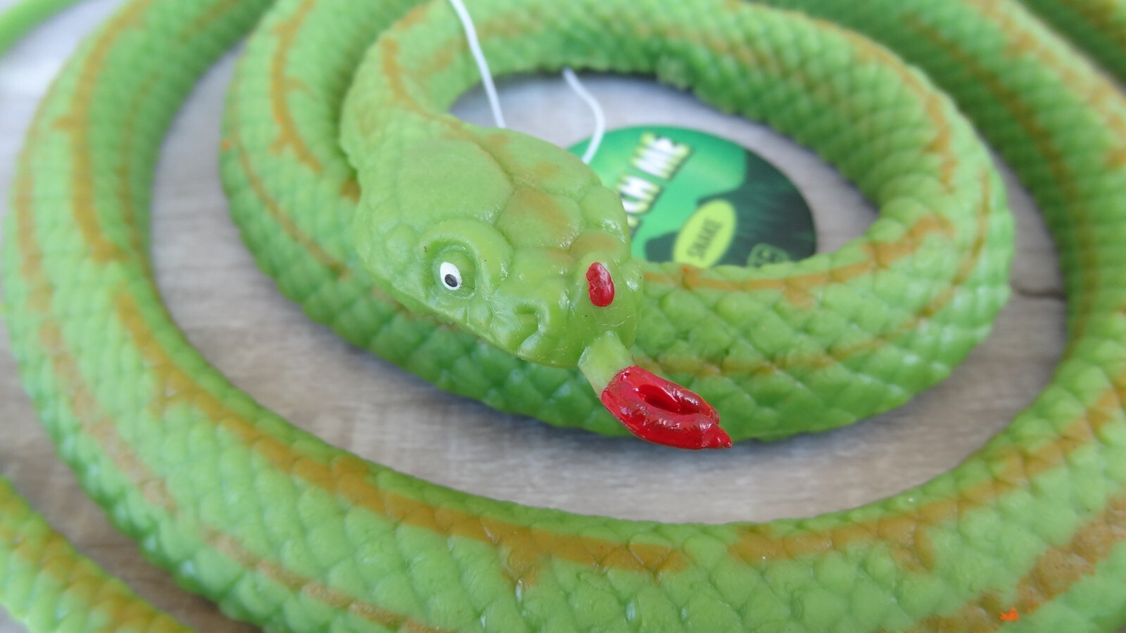 50" Stretch Me Snake Snakes Fake Rubber Realistic Toys Scary Stretchy Toy Green