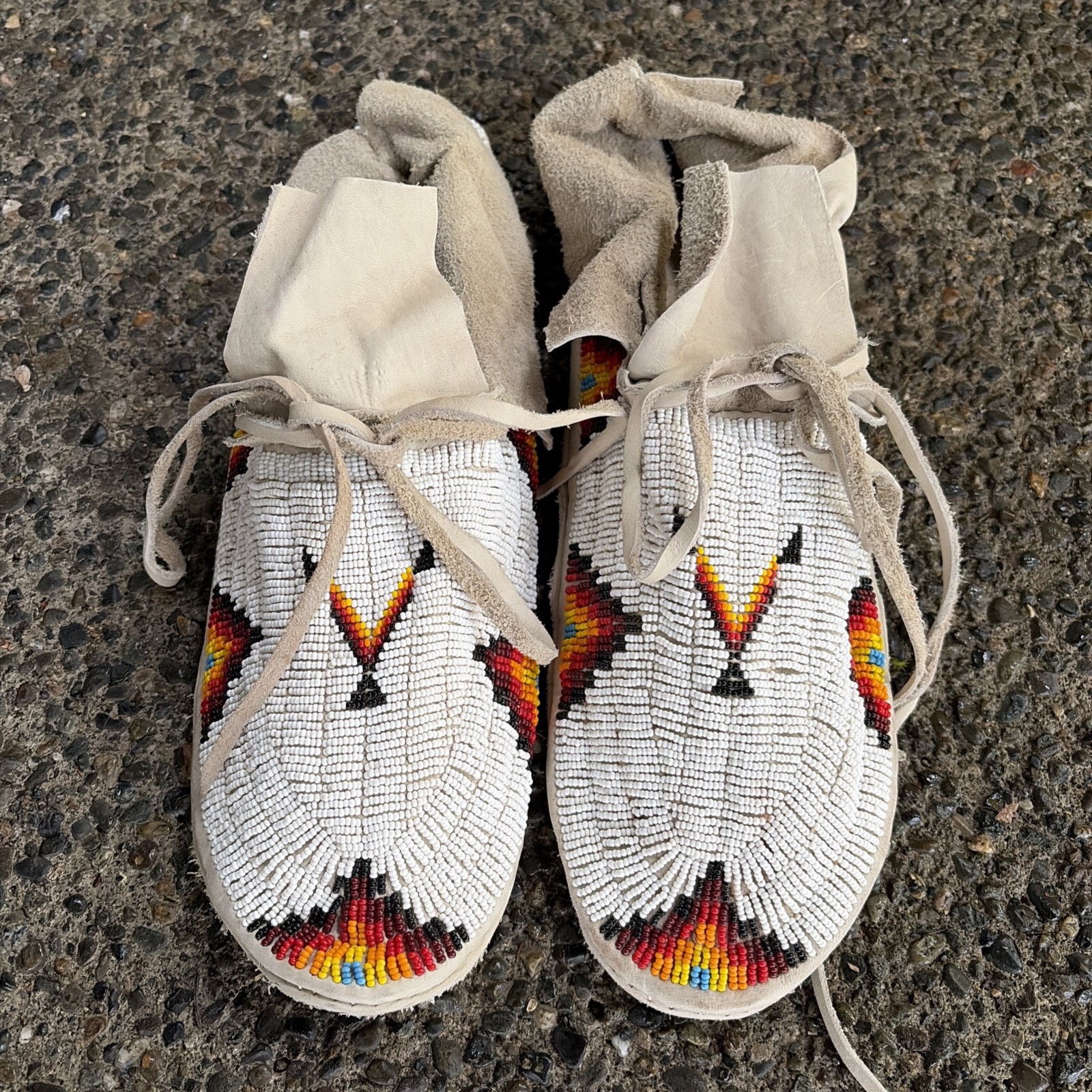 Vtg SIOUX PLAINS FULLY BEADED Native American MOCCASINS Vintage Authentic 13”