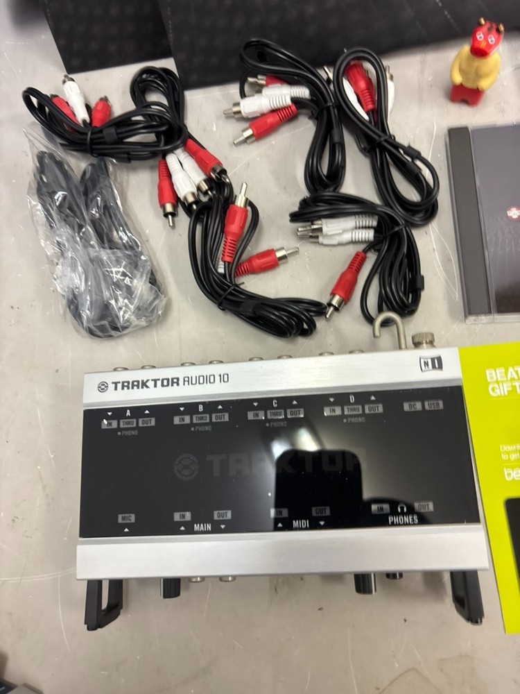 Native Instruments Traktor Audio 10 Scratch AudioDJ Interfa Complete Set Tested