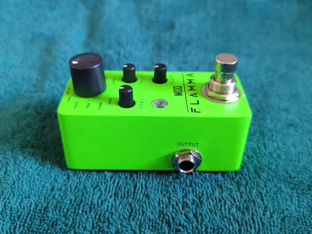 FLAMMA FC05 Modulation Multi-Effects Pedal with 11 different effects
