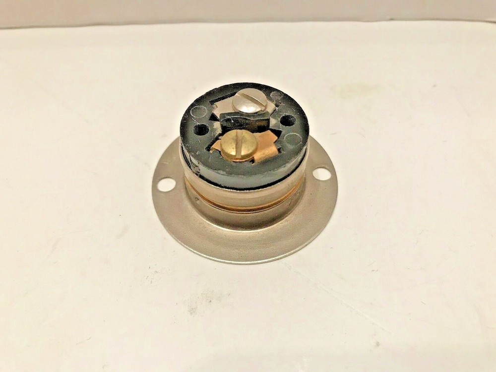 WESTERN TECH # 3121 FEMALE TWIST LOCK FLUSH MOUNT CONNECTOR